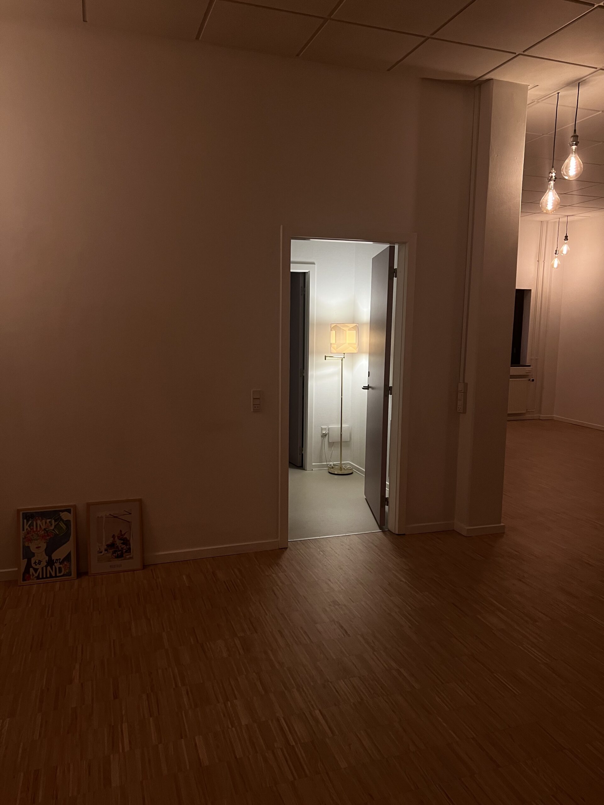 stemningsbillede, miintaka esbjerg, yoga, dans, træning, styrke, smidighed, fri dans.